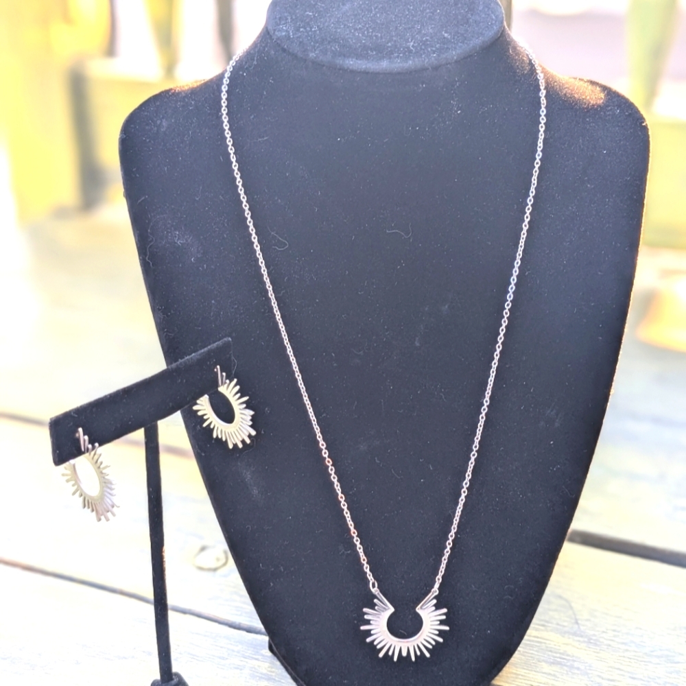 Silver Starburst Necklace & Earrings Set NWT